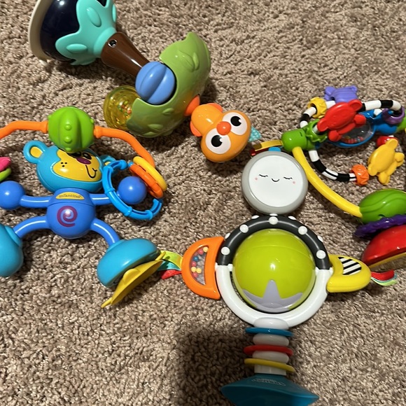 High chair toy bundle of 4 - Picture 4 of 4